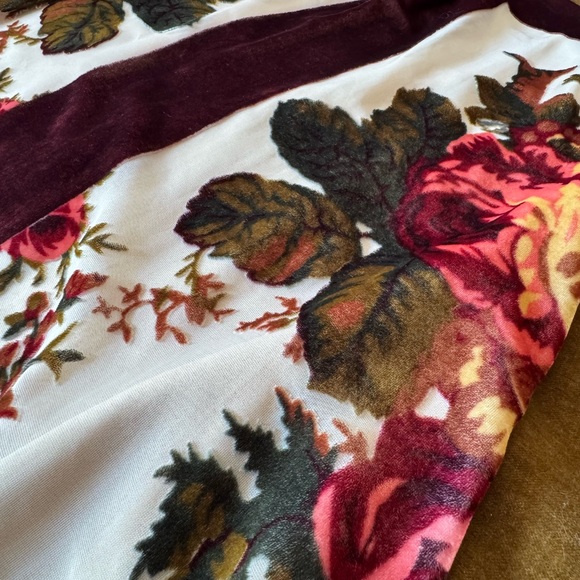 Velvet Floral Tank Top - Picture 12 of 13